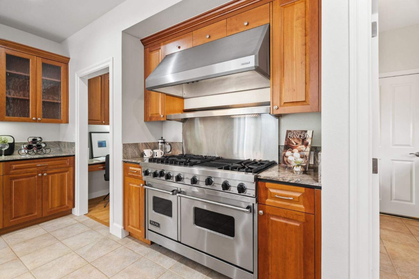 24313 Summerhill AVE