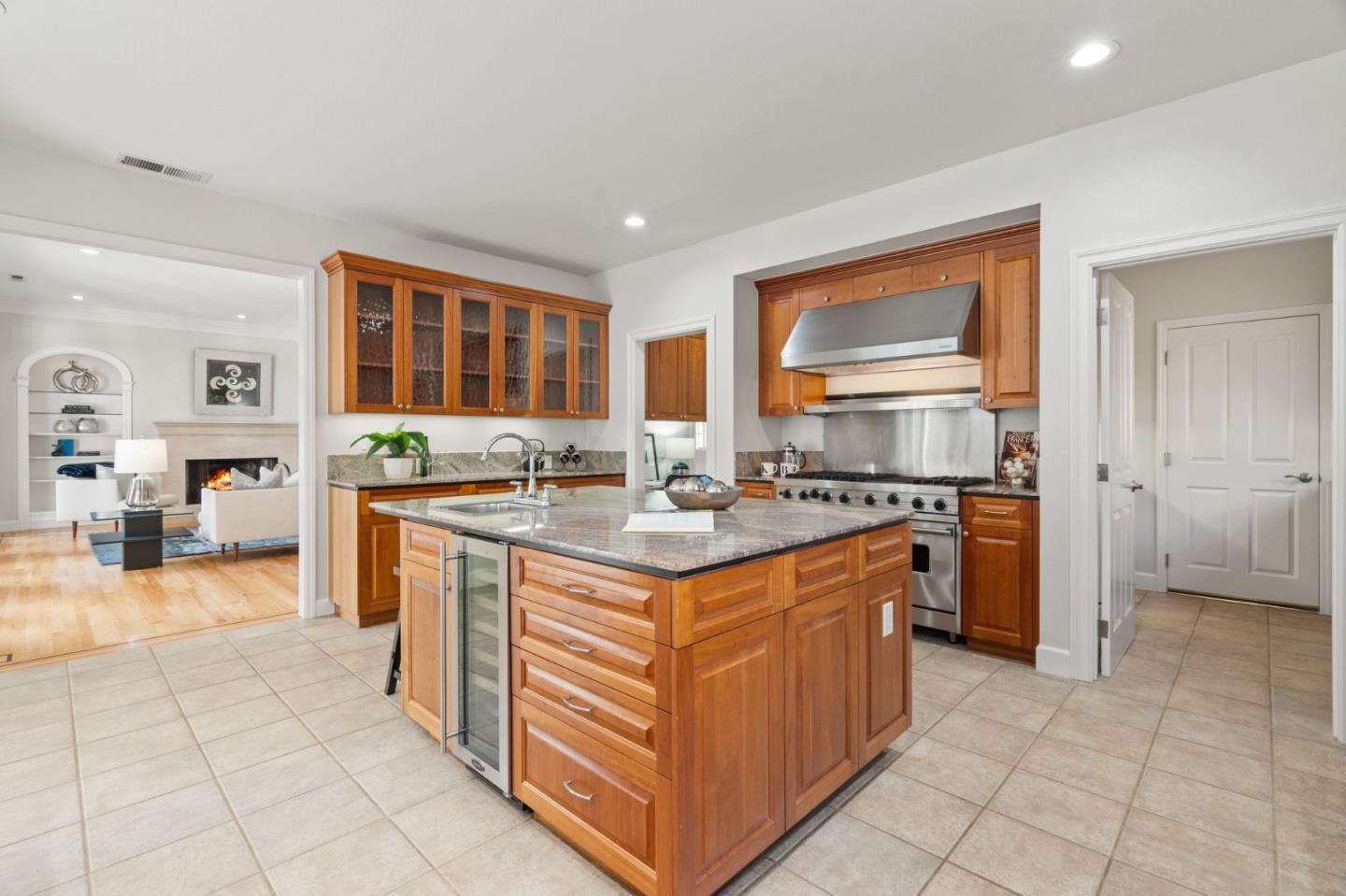 24313 Summerhill AVE