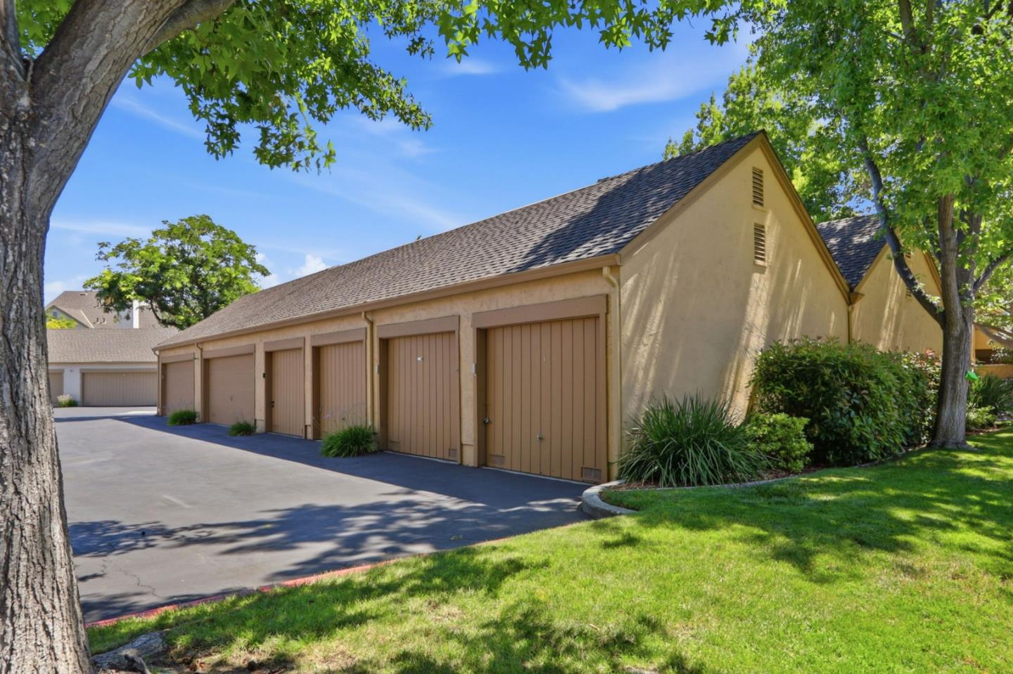 2071 Foxhall LOOP