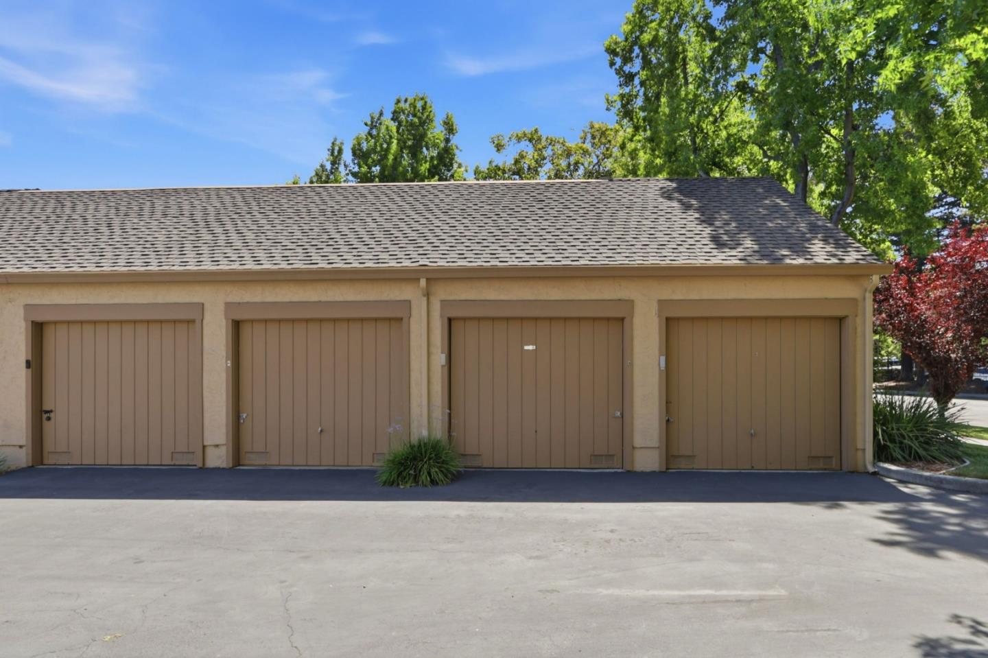 2071 Foxhall LOOP
