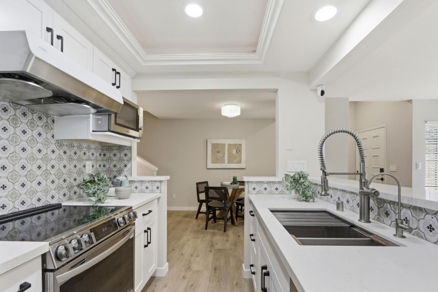 2071 Foxhall LOOP