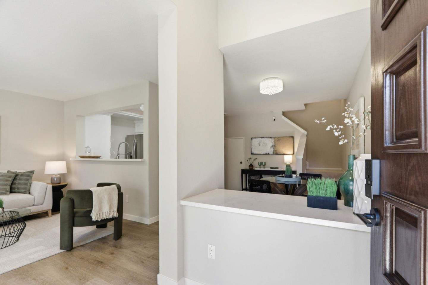 2071 Foxhall LOOP