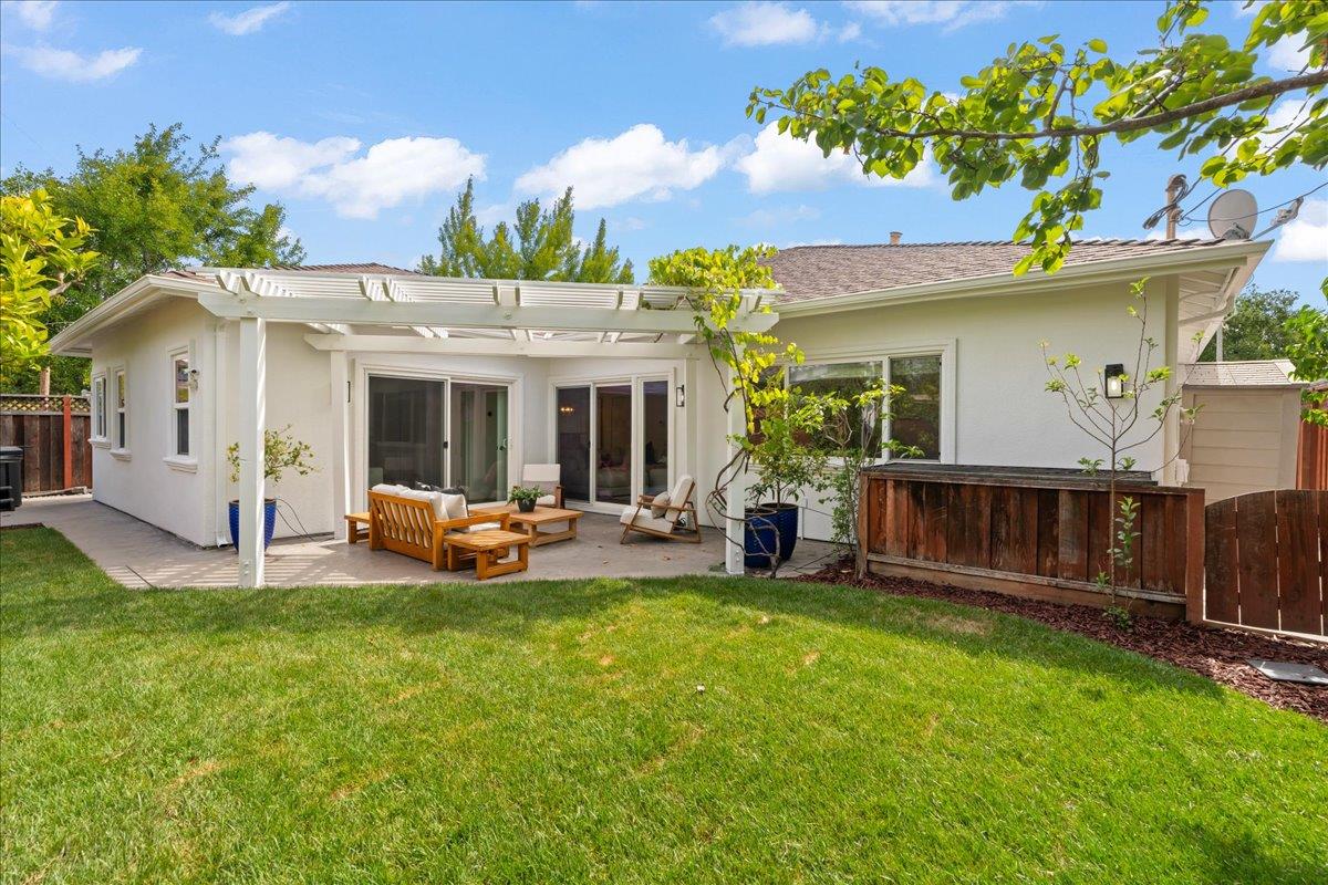 1461 Flicker WAY