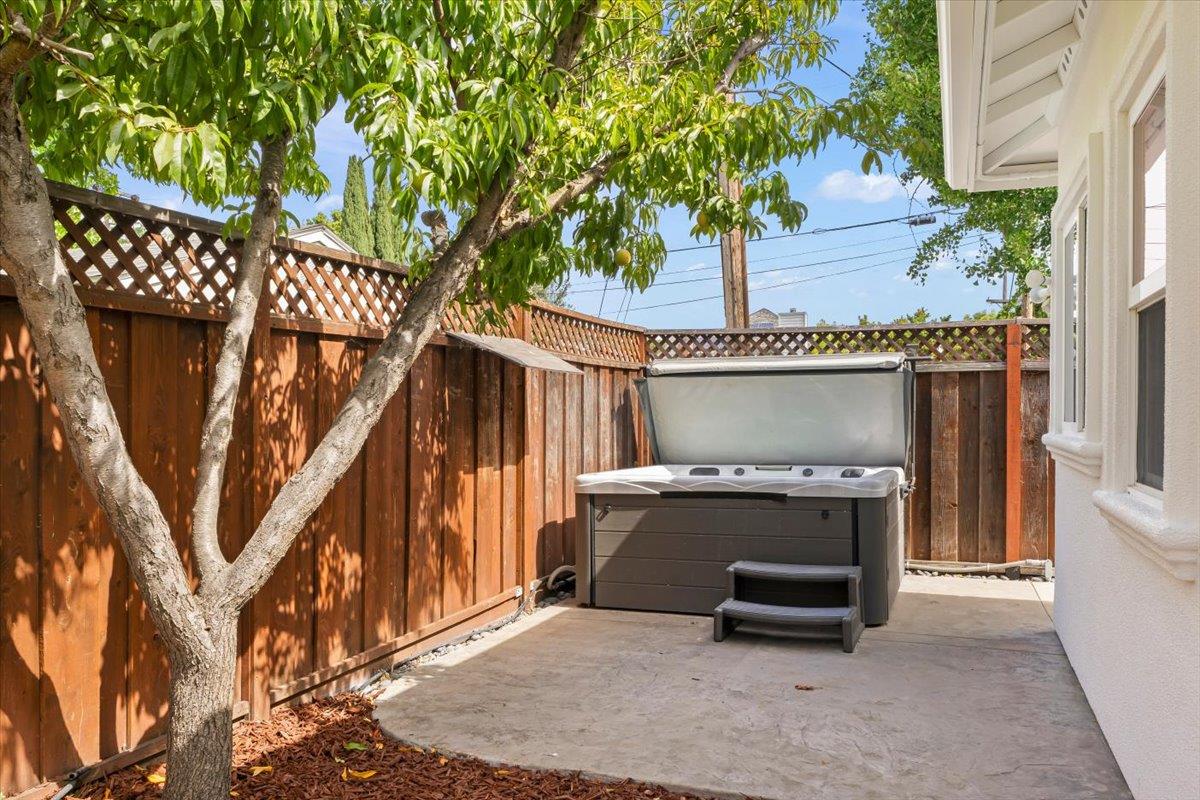 1461 Flicker WAY