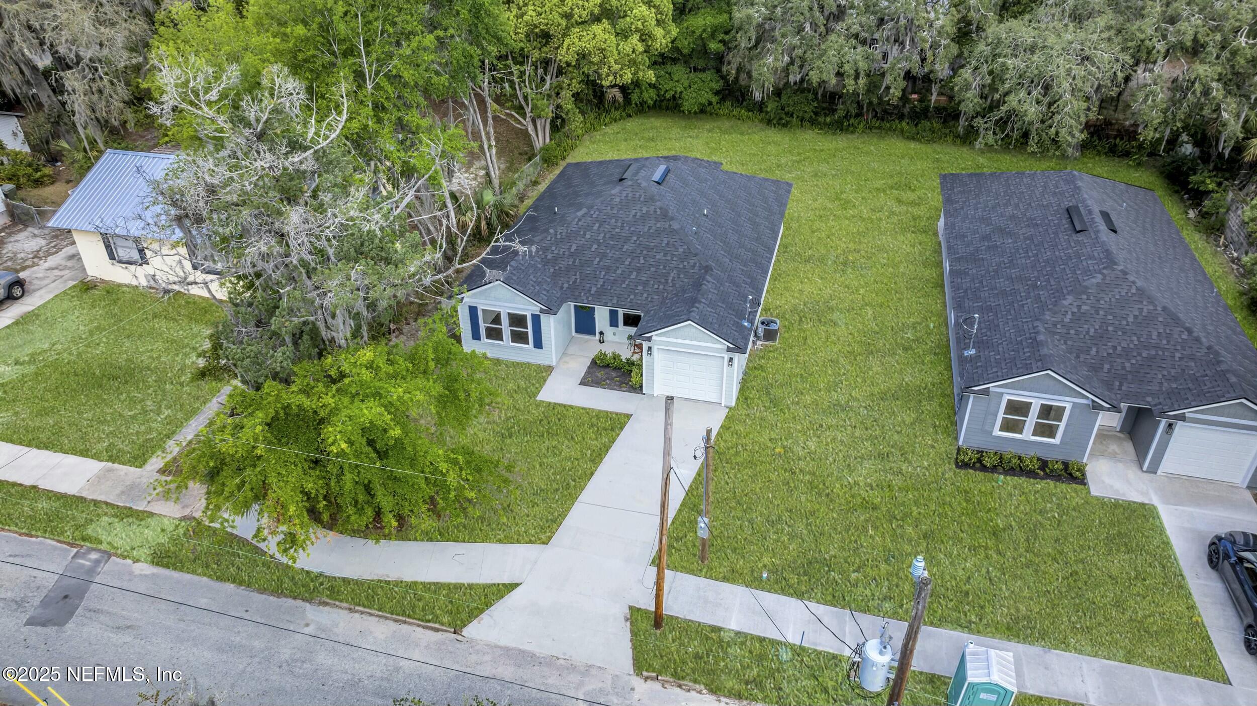 1906 GILLIS Street