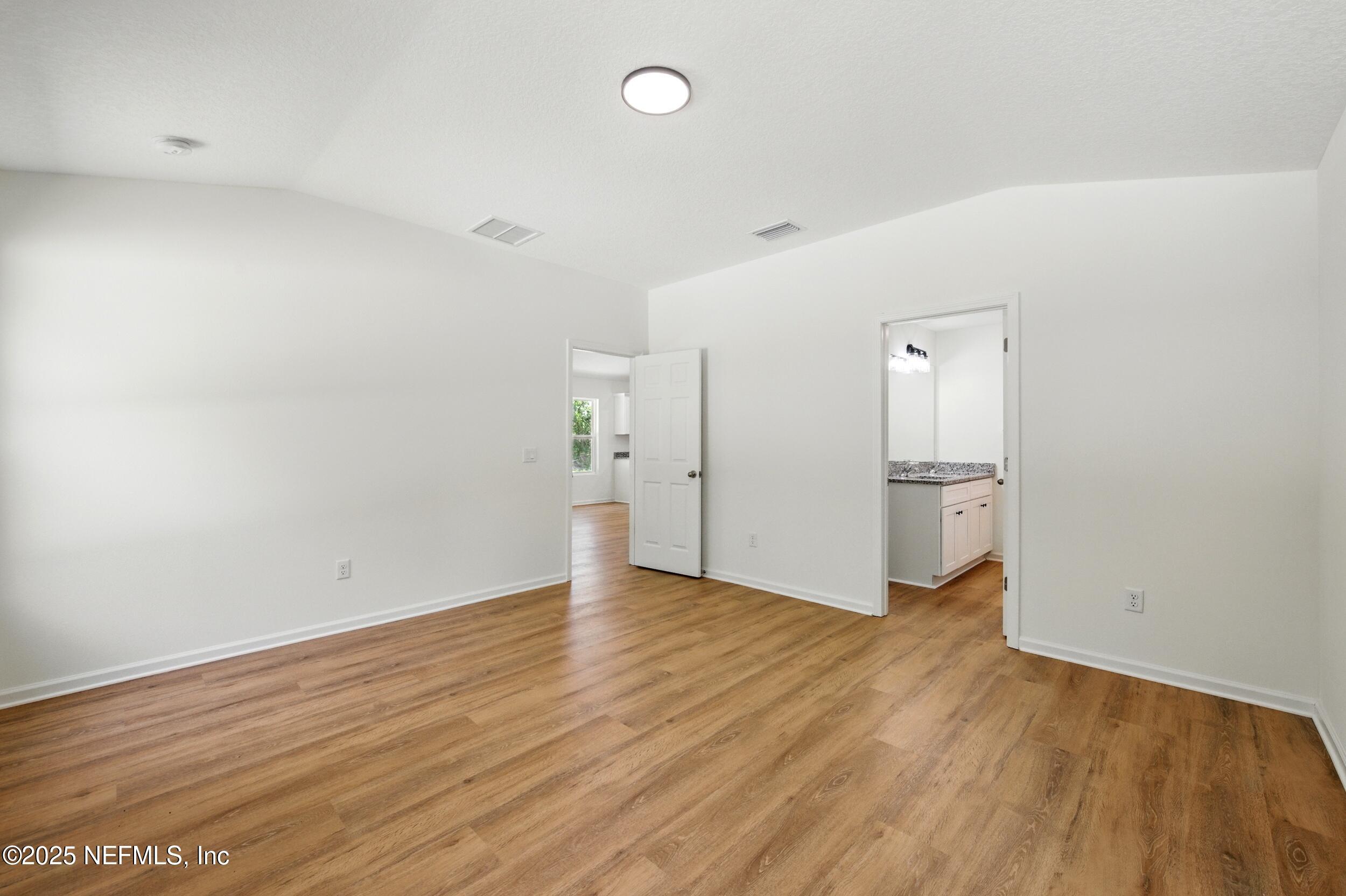 323 RUSTIC Road