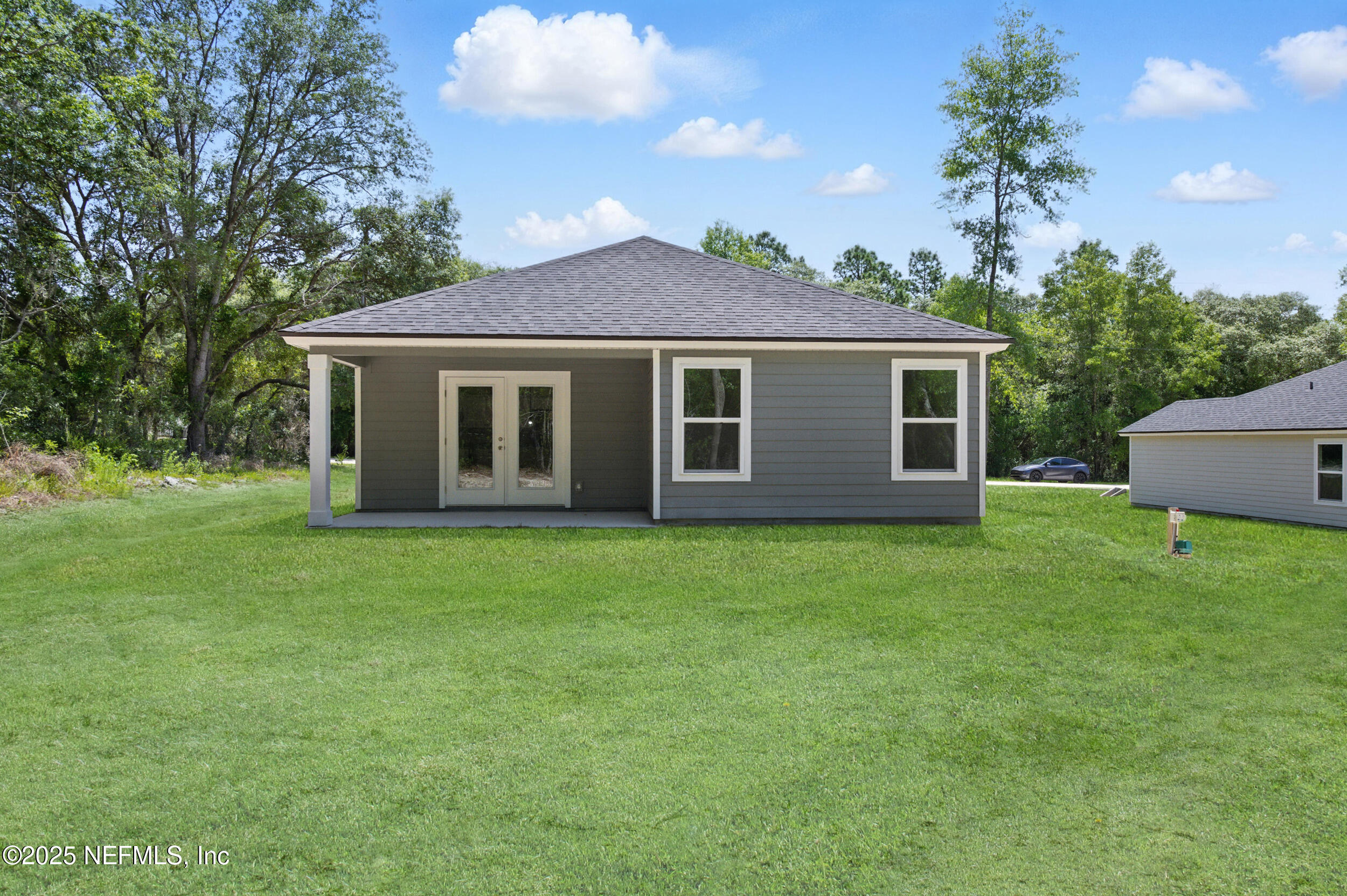 323 RUSTIC Road