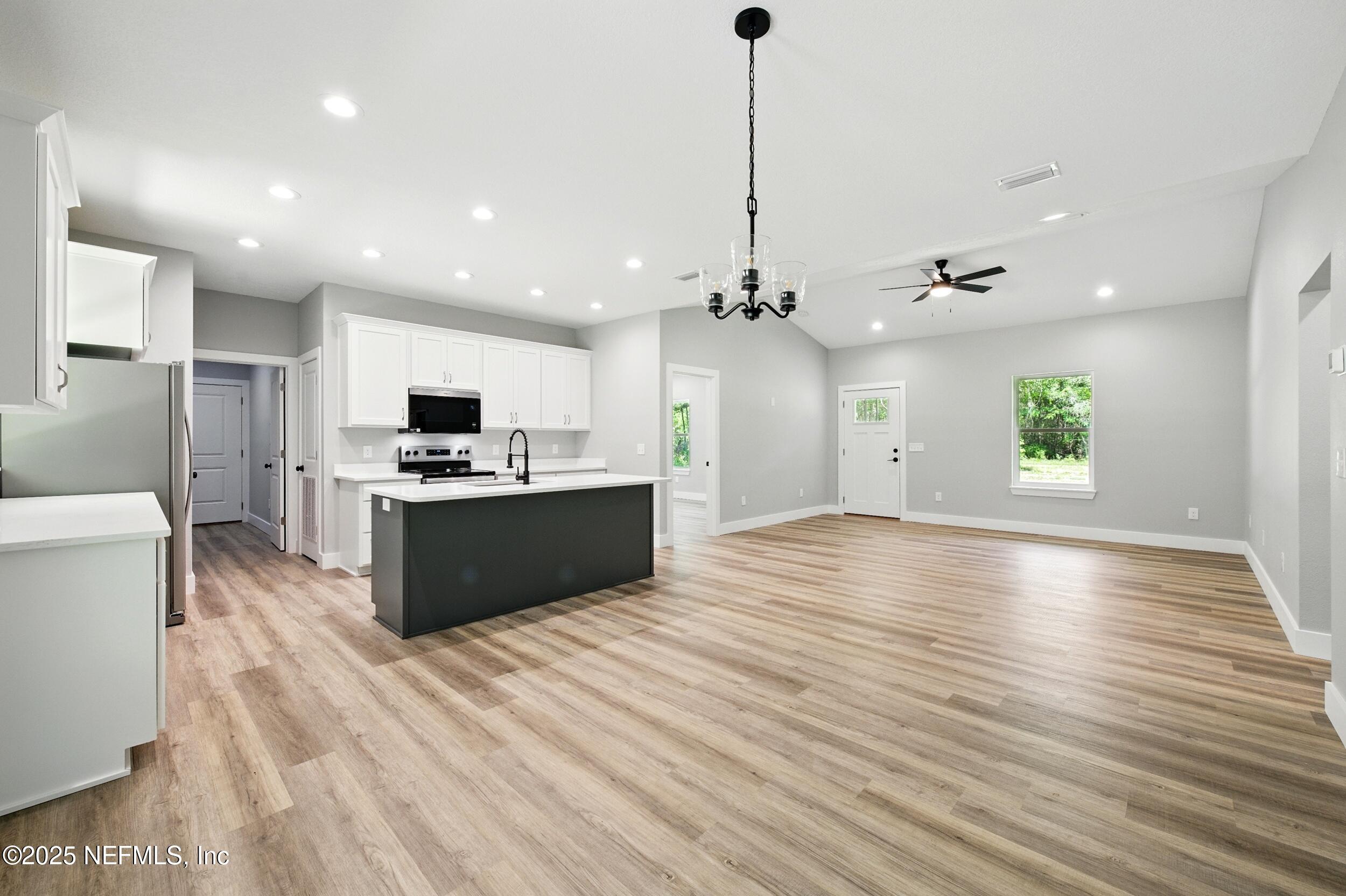 207 N PALMETTO Avenue