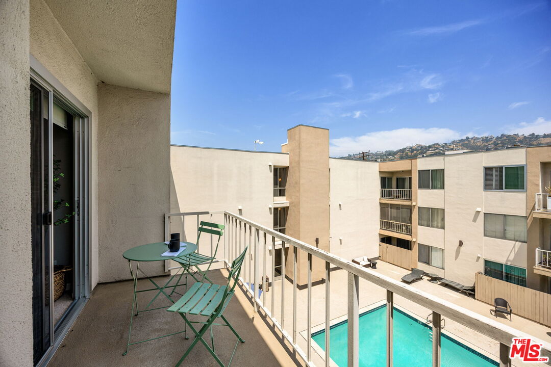 927 N Kings Rd Unit: 306