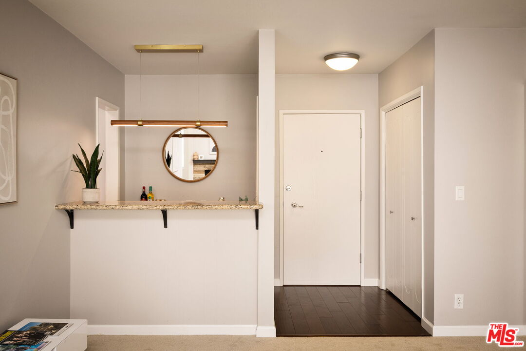 927 N Kings Rd Unit: 306