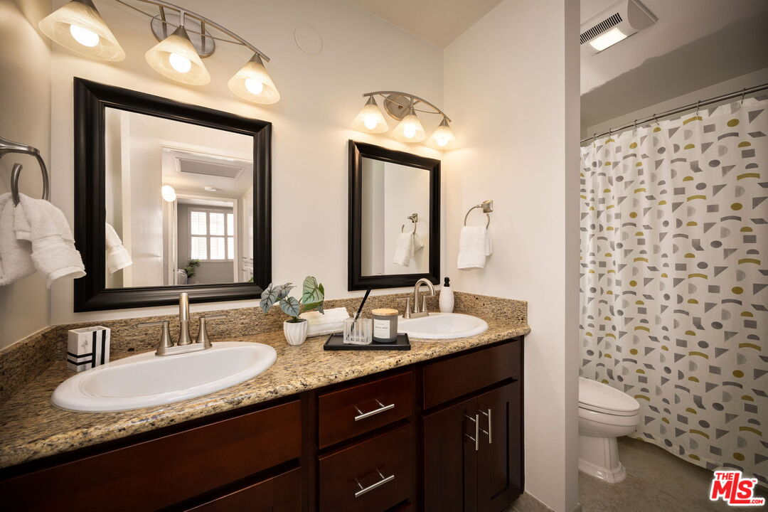 927 N Kings Rd Unit: 306