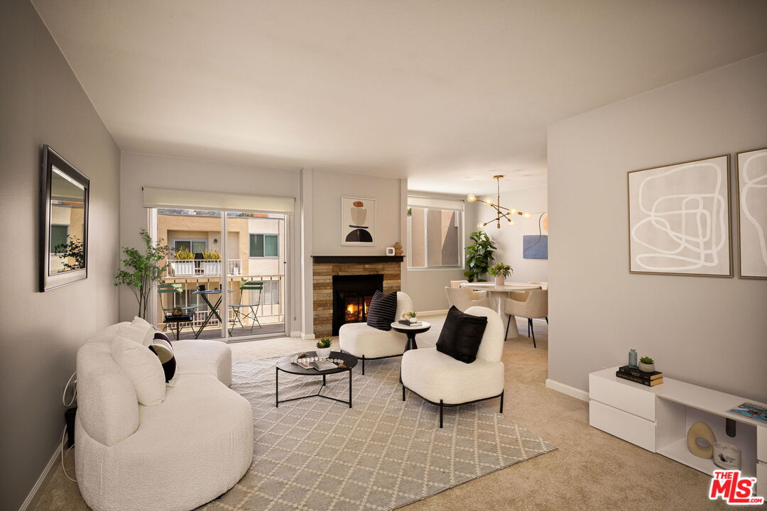 927 N Kings Rd Unit: 306