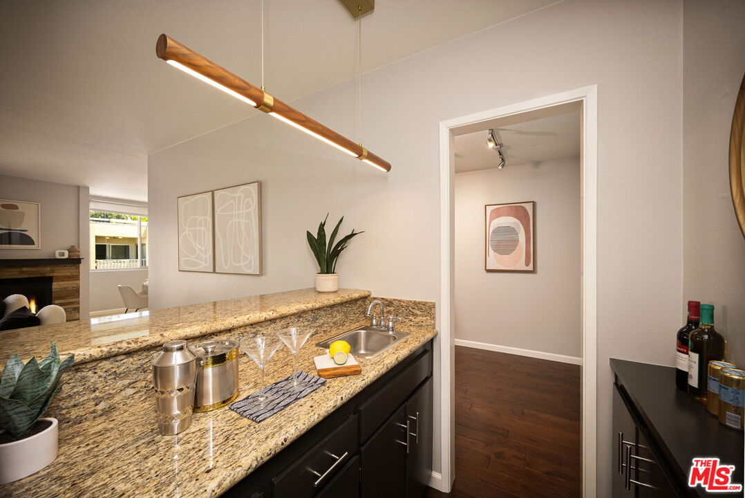 927 N Kings Rd Unit: 306