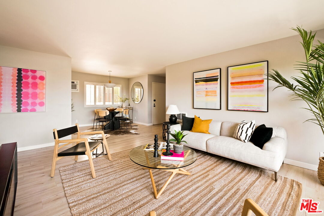8400 De Longpre Ave Unit: 310