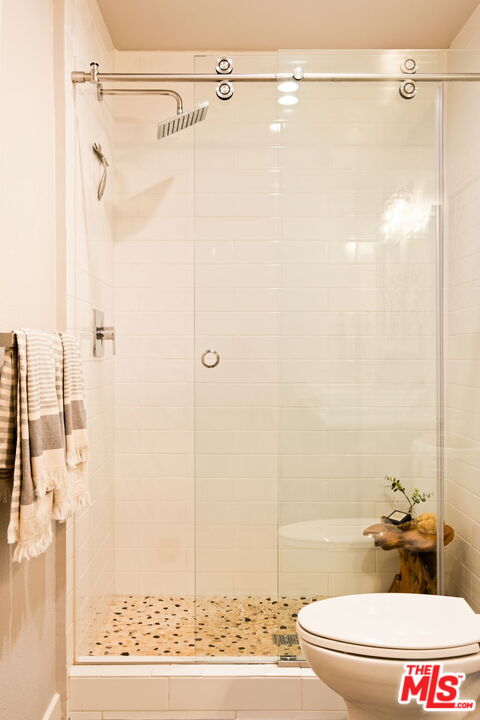 8400 De Longpre Ave Unit: 310