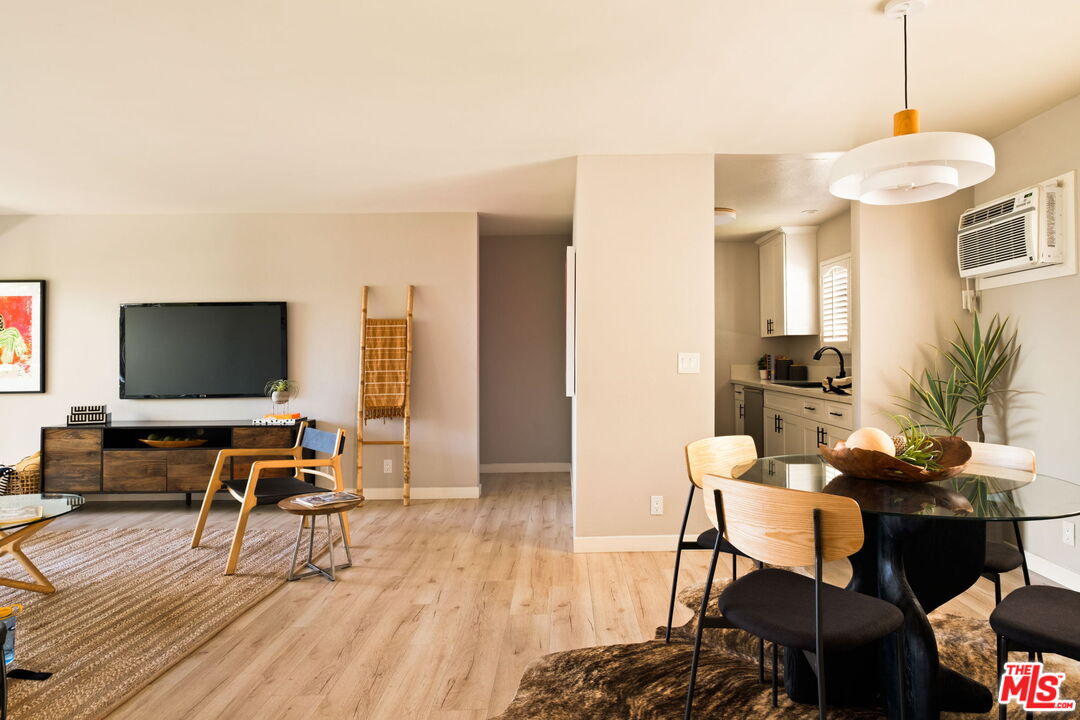 8400 De Longpre Ave Unit: 310