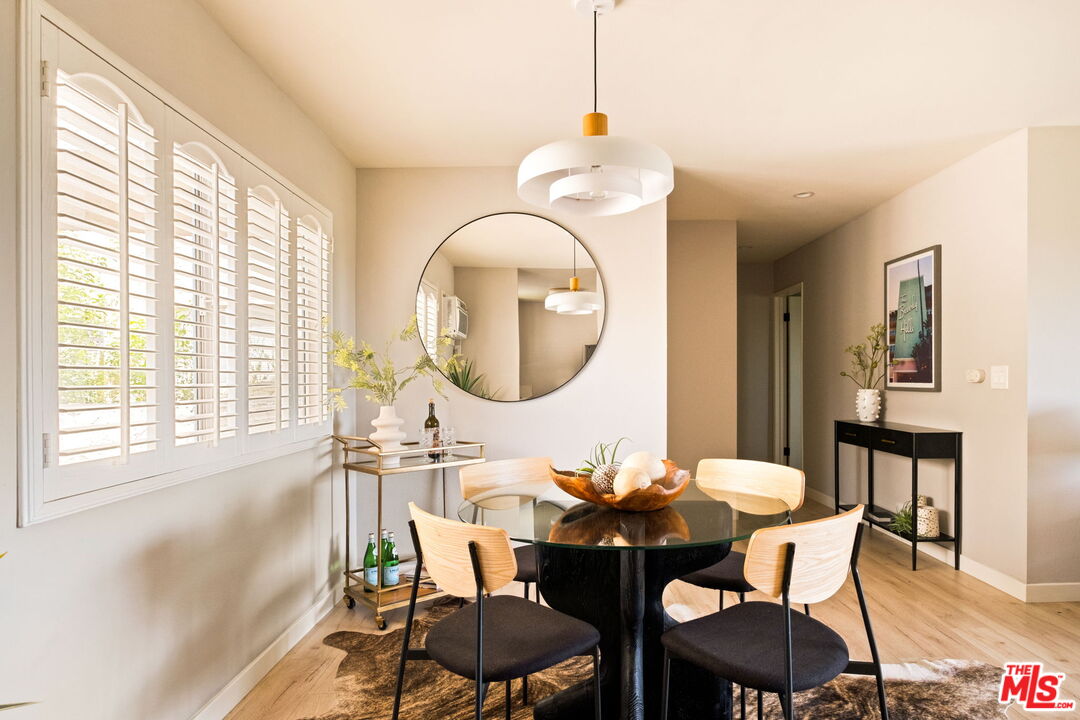 8400 De Longpre Ave Unit: 310