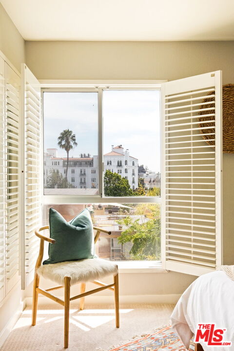 8400 De Longpre Ave Unit: 310