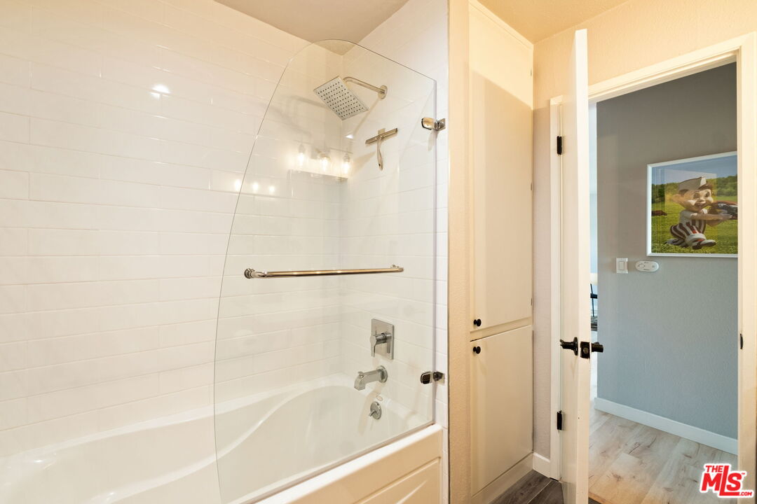 8400 De Longpre Ave Unit: 310