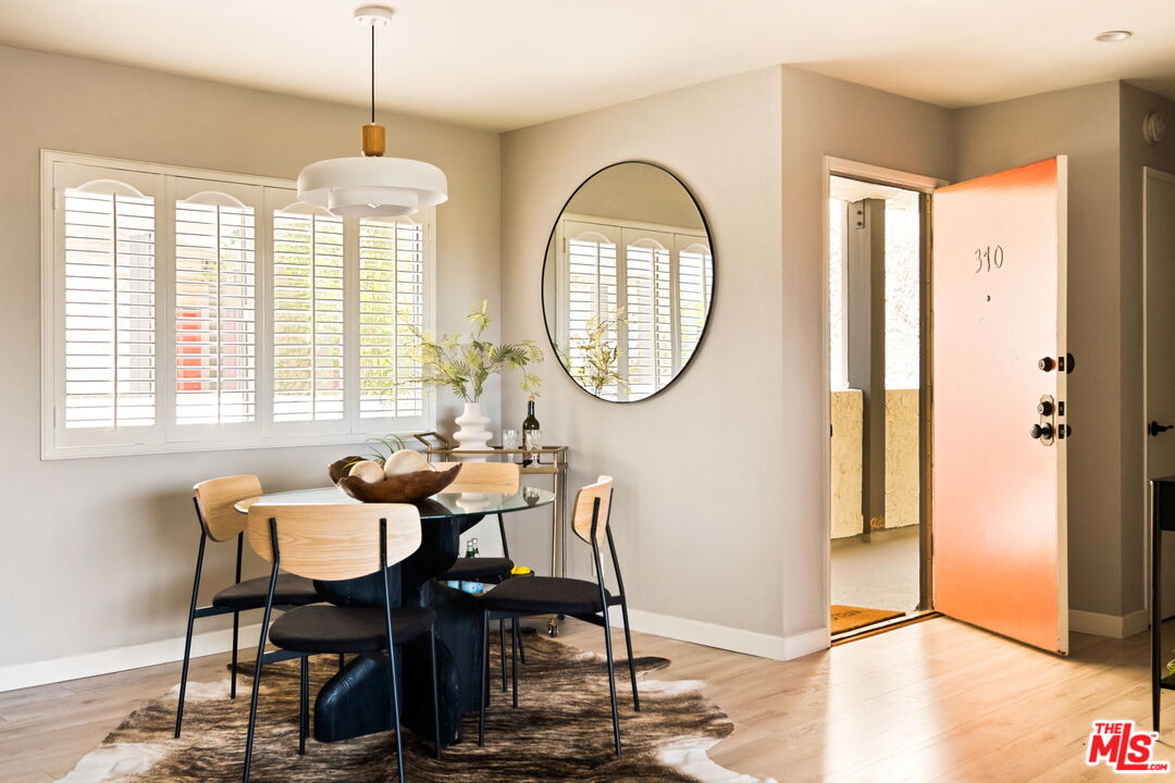 8400 De Longpre Ave Unit: 310