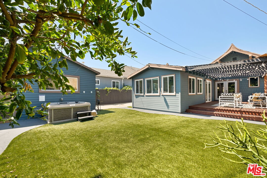 1638 S Van Ness Ave