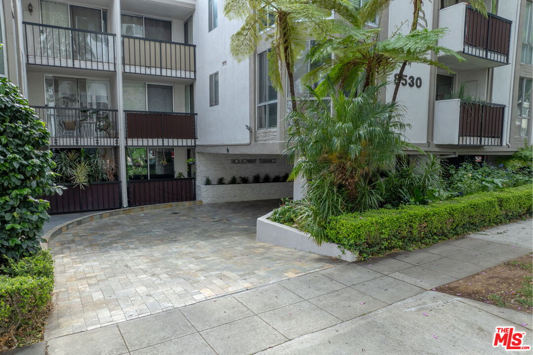 8530 Holloway Dr Unit: 309