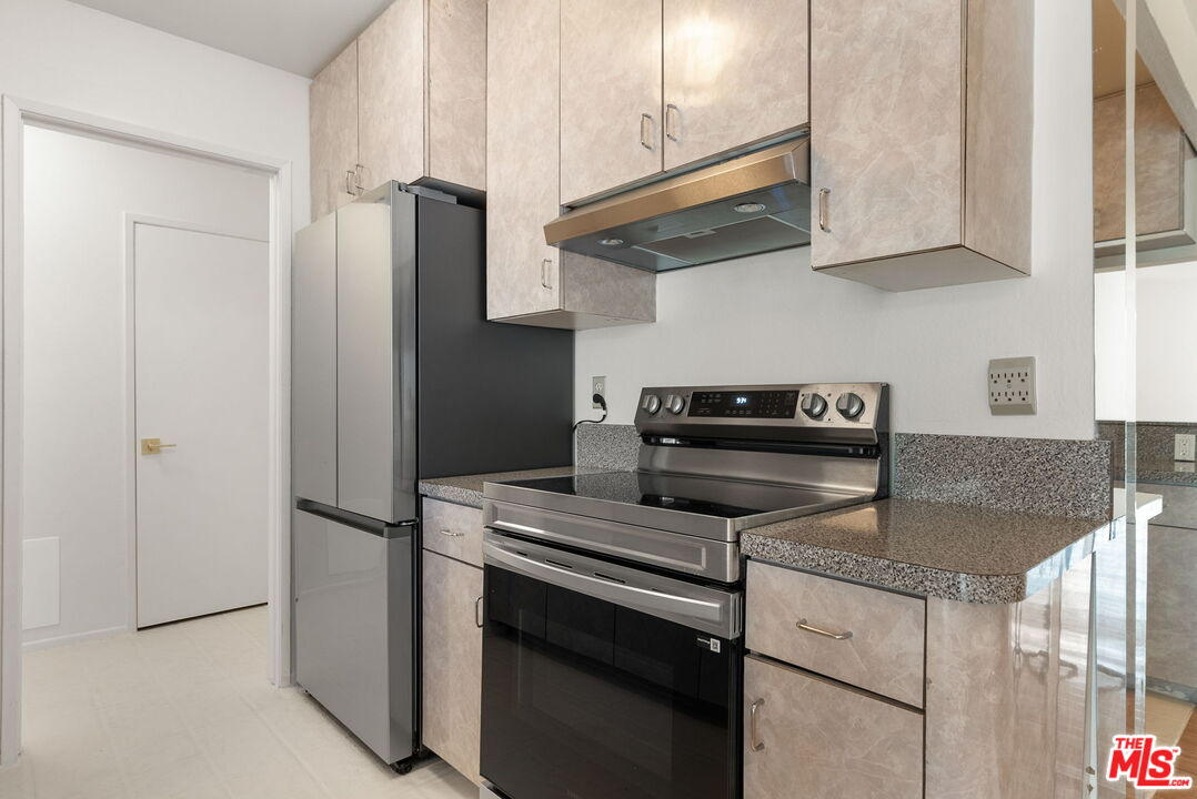 8530 Holloway Dr Unit: 309