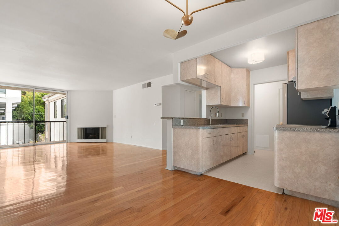 8530 Holloway Dr Unit: 309