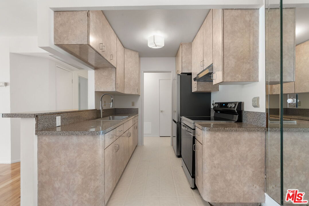 8530 Holloway Dr Unit: 309