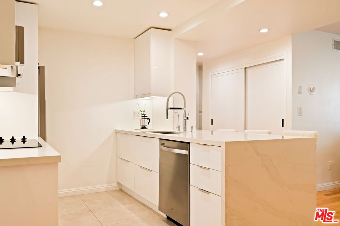1230 Horn Ave Unit: 419