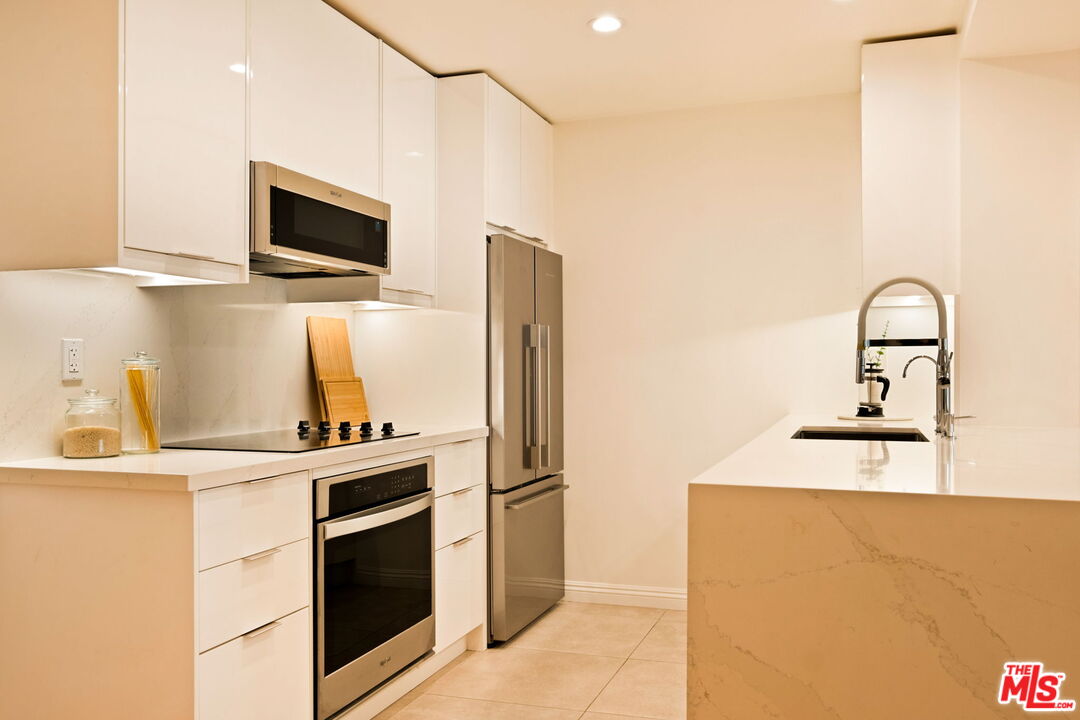 1230 Horn Ave Unit: 419