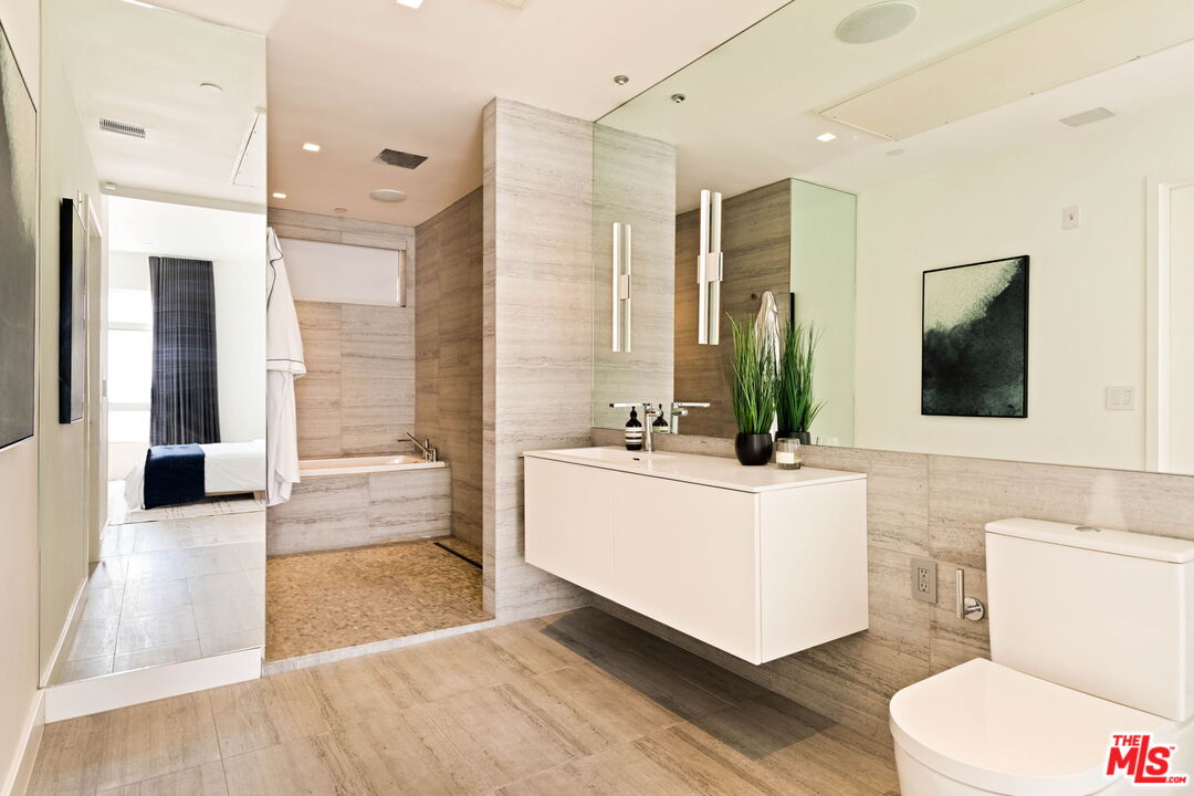 6001 Carlton Way Unit: 209