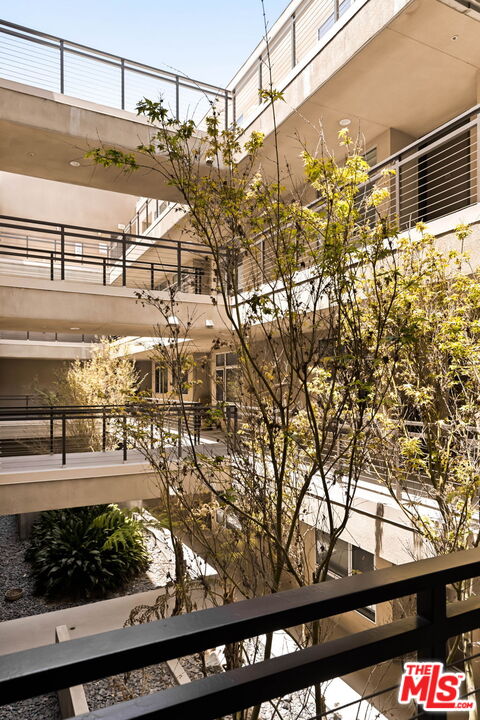 6001 Carlton Way Unit: 209