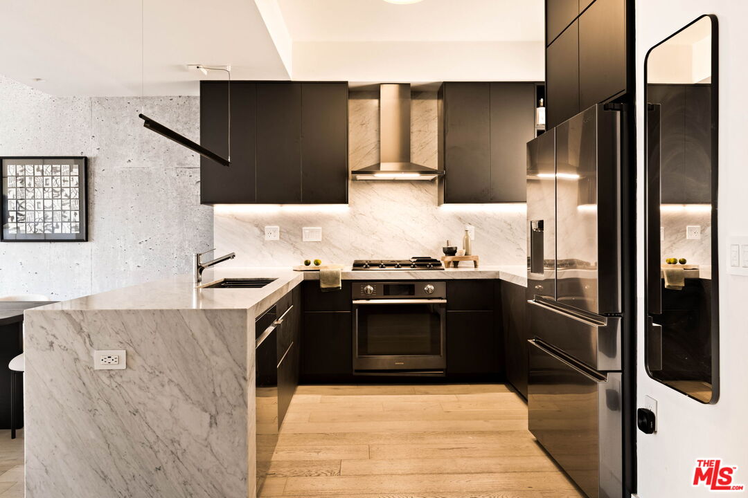 6001 Carlton Way Unit: 209