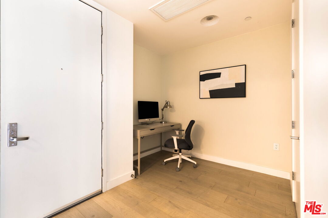 6001 Carlton Way Unit: 209