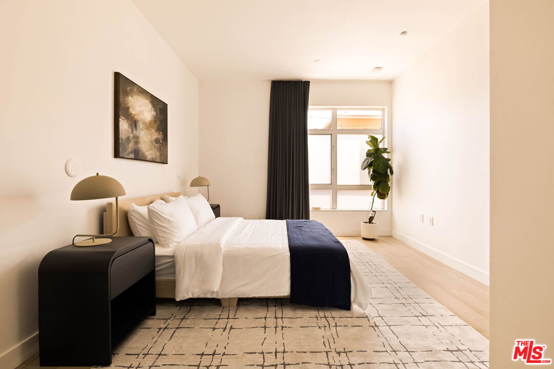6001 Carlton Way Unit: 209