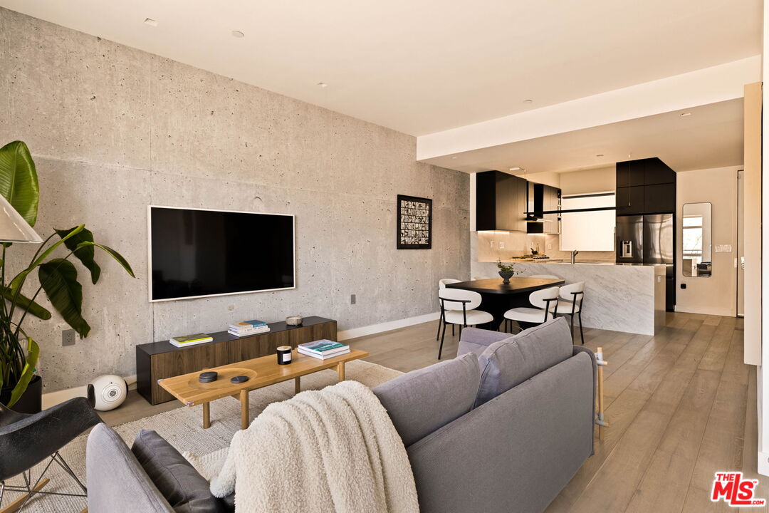 6001 Carlton Way Unit: 209