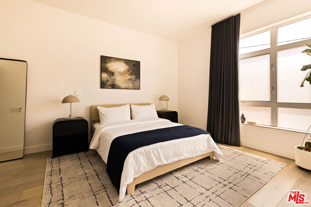 6001 Carlton Way Unit: 209