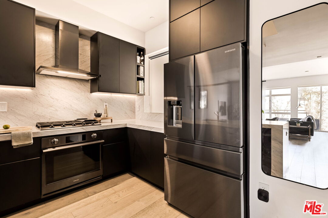 6001 Carlton Way Unit: 209