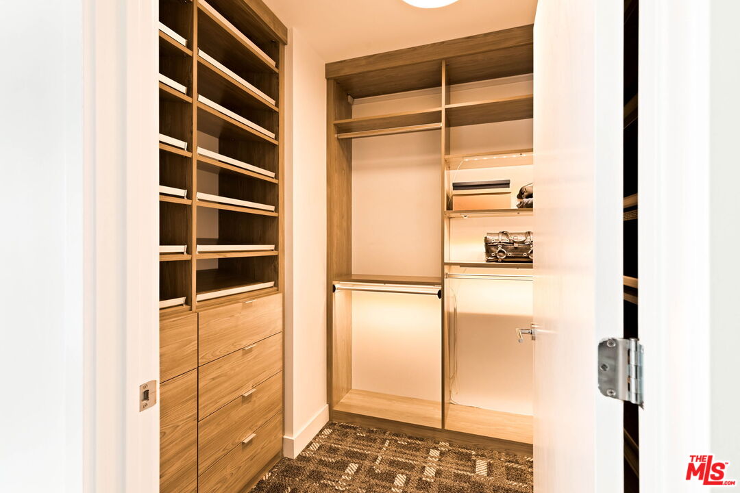 6001 Carlton Way Unit: 209