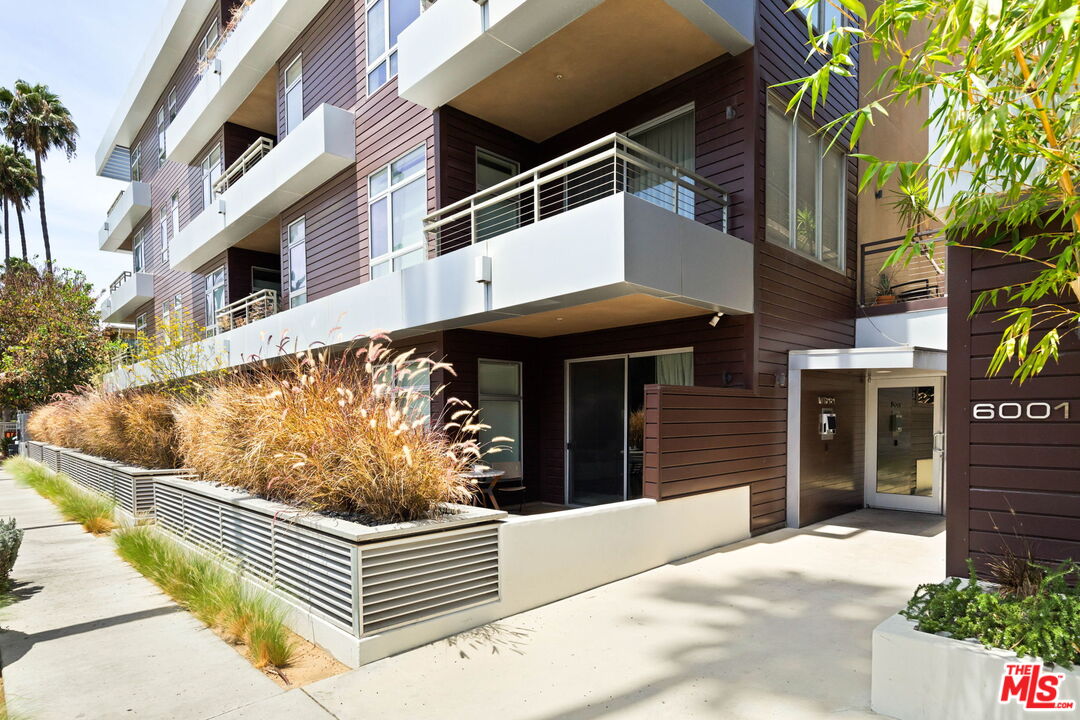 6001 Carlton Way Unit: 209