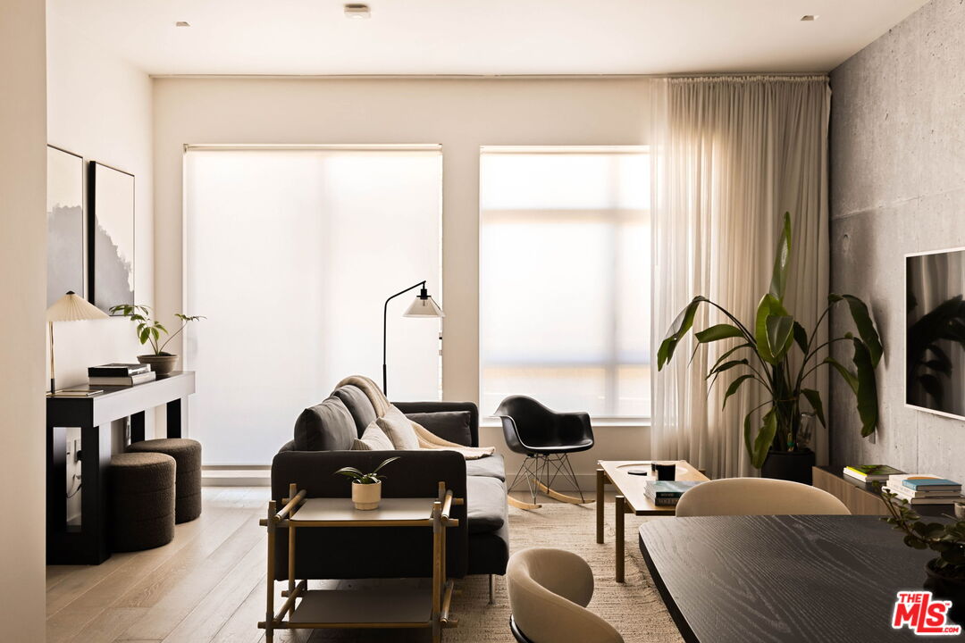 6001 Carlton Way Unit: 209
