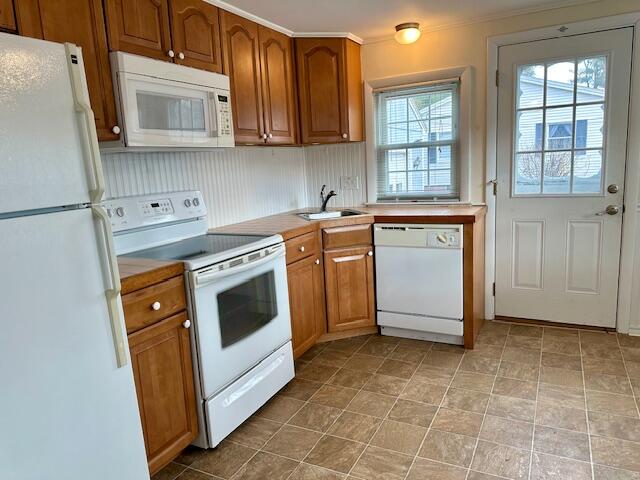 2 Fieldcrest Drive