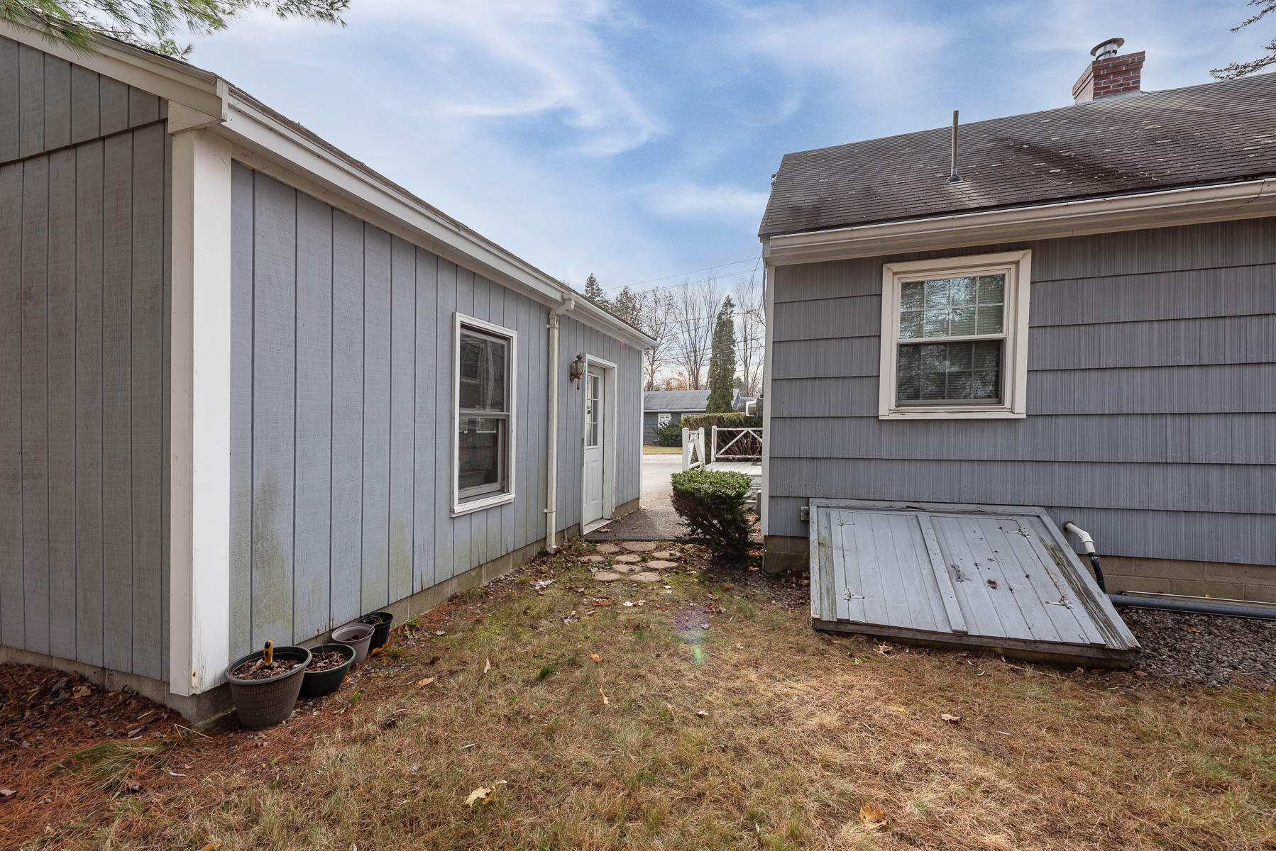 2 Fieldcrest Drive