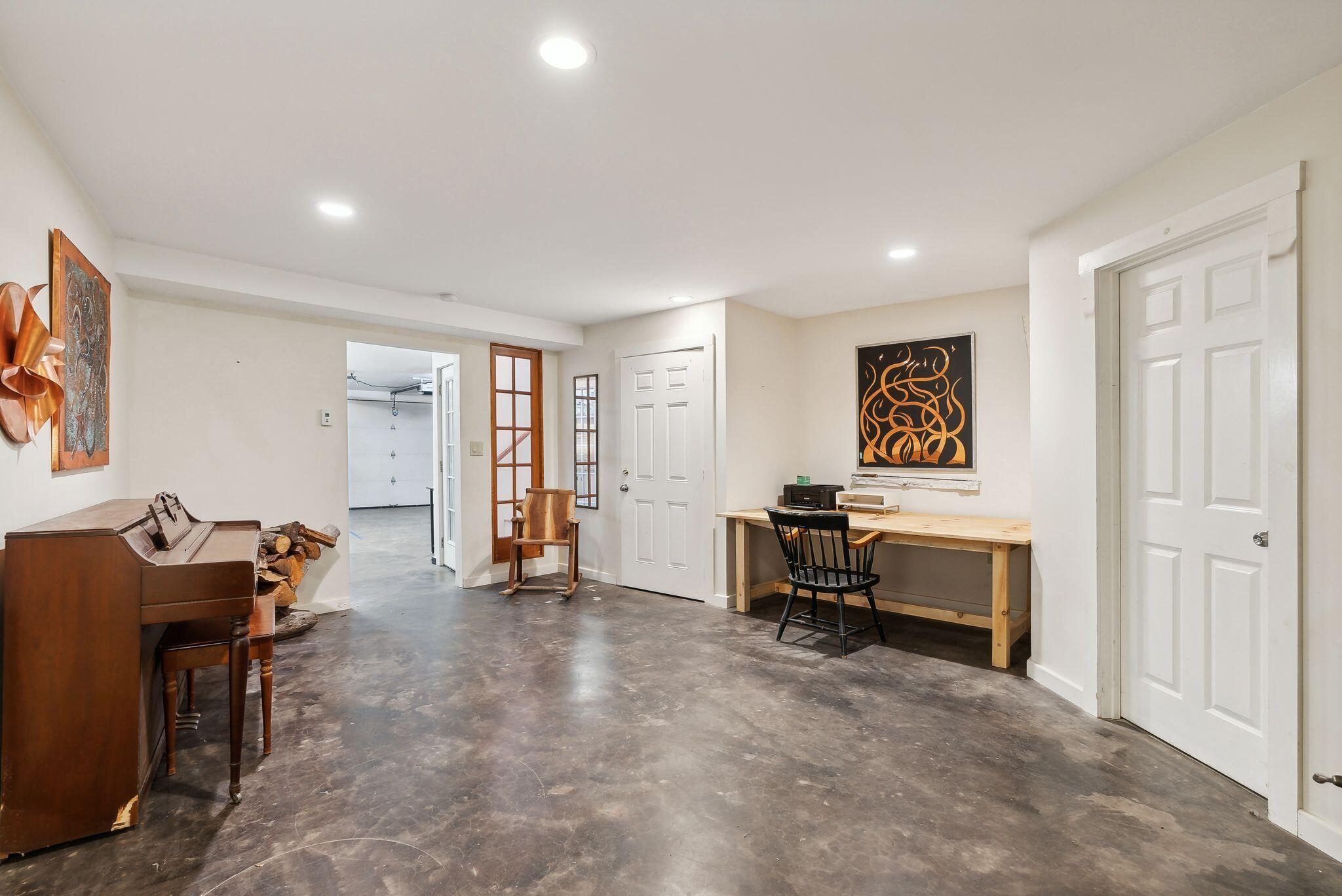 1363 Middle Road