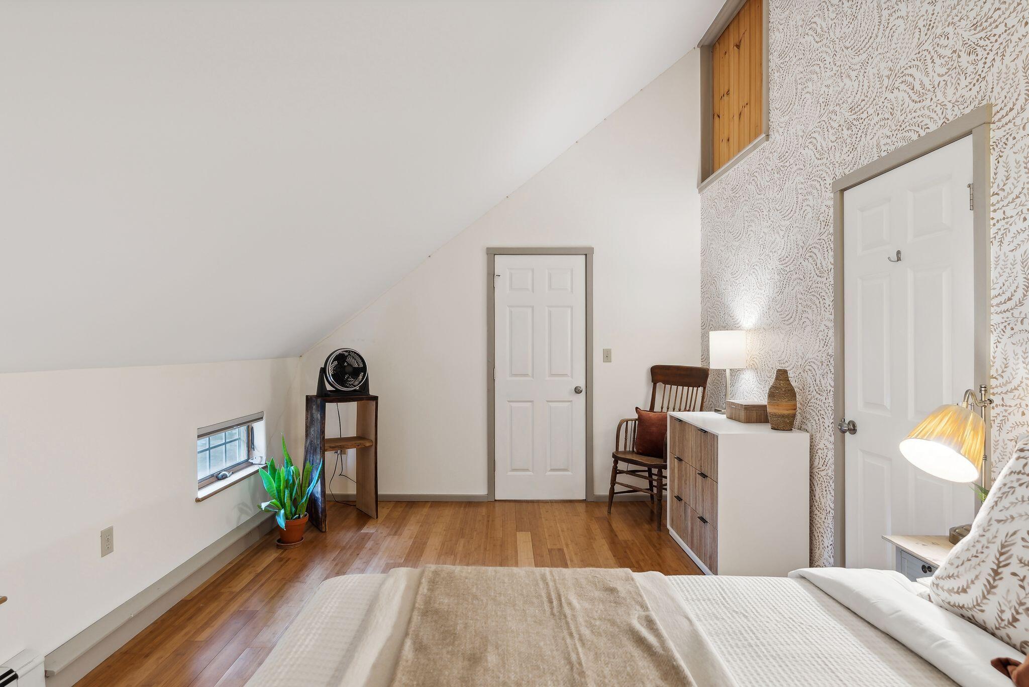 1363 Middle Road