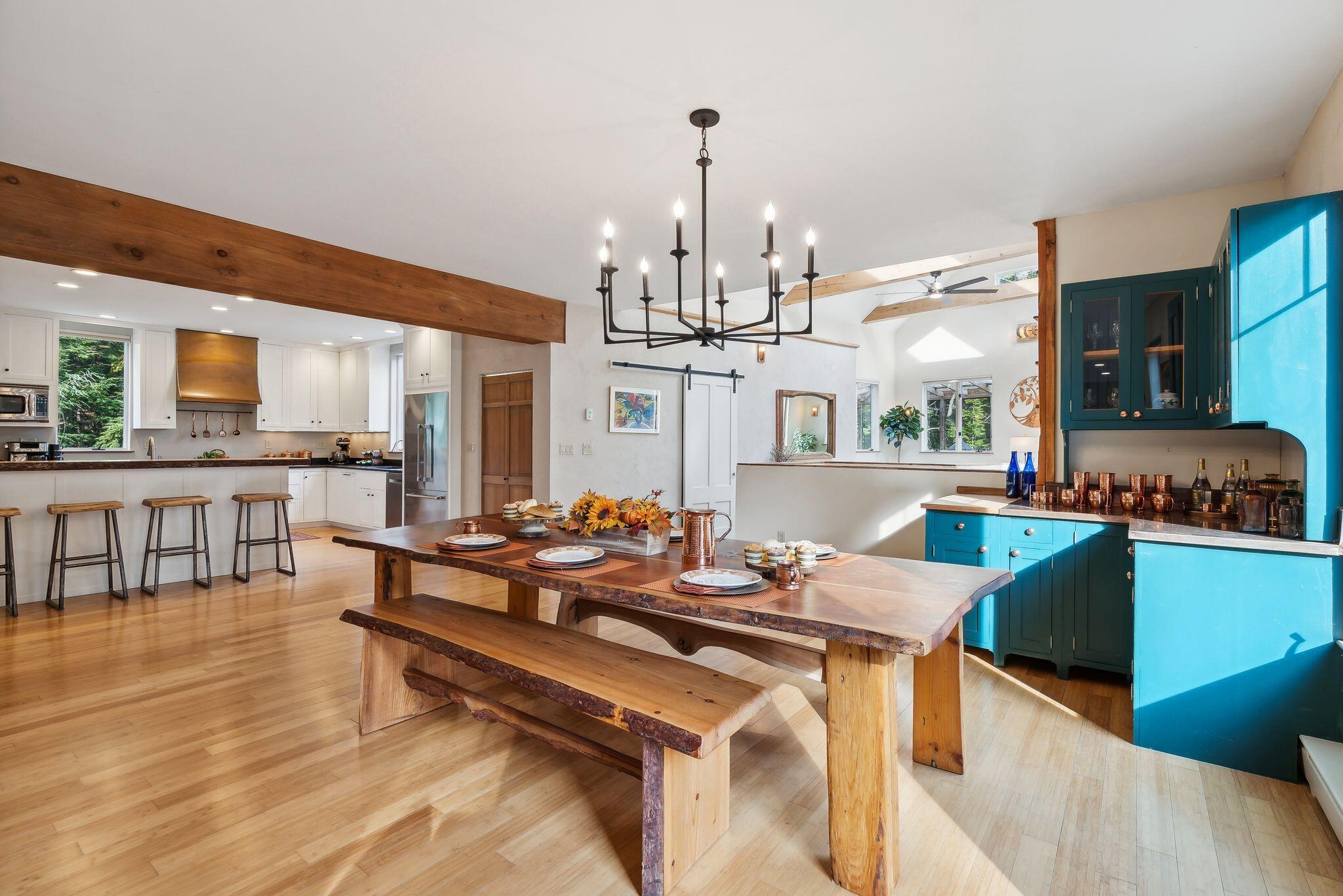 1363 Middle Road