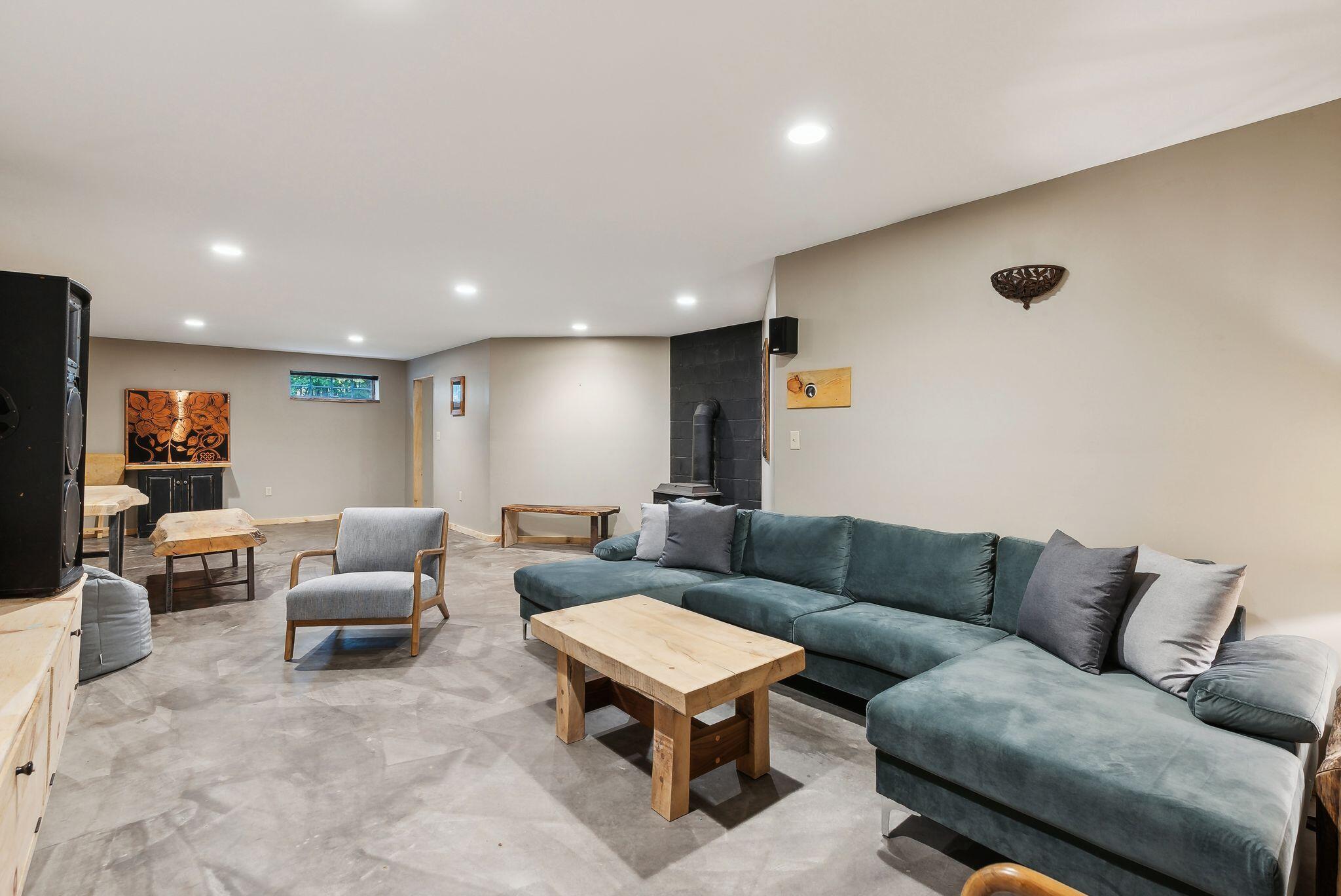 1363 Middle Road