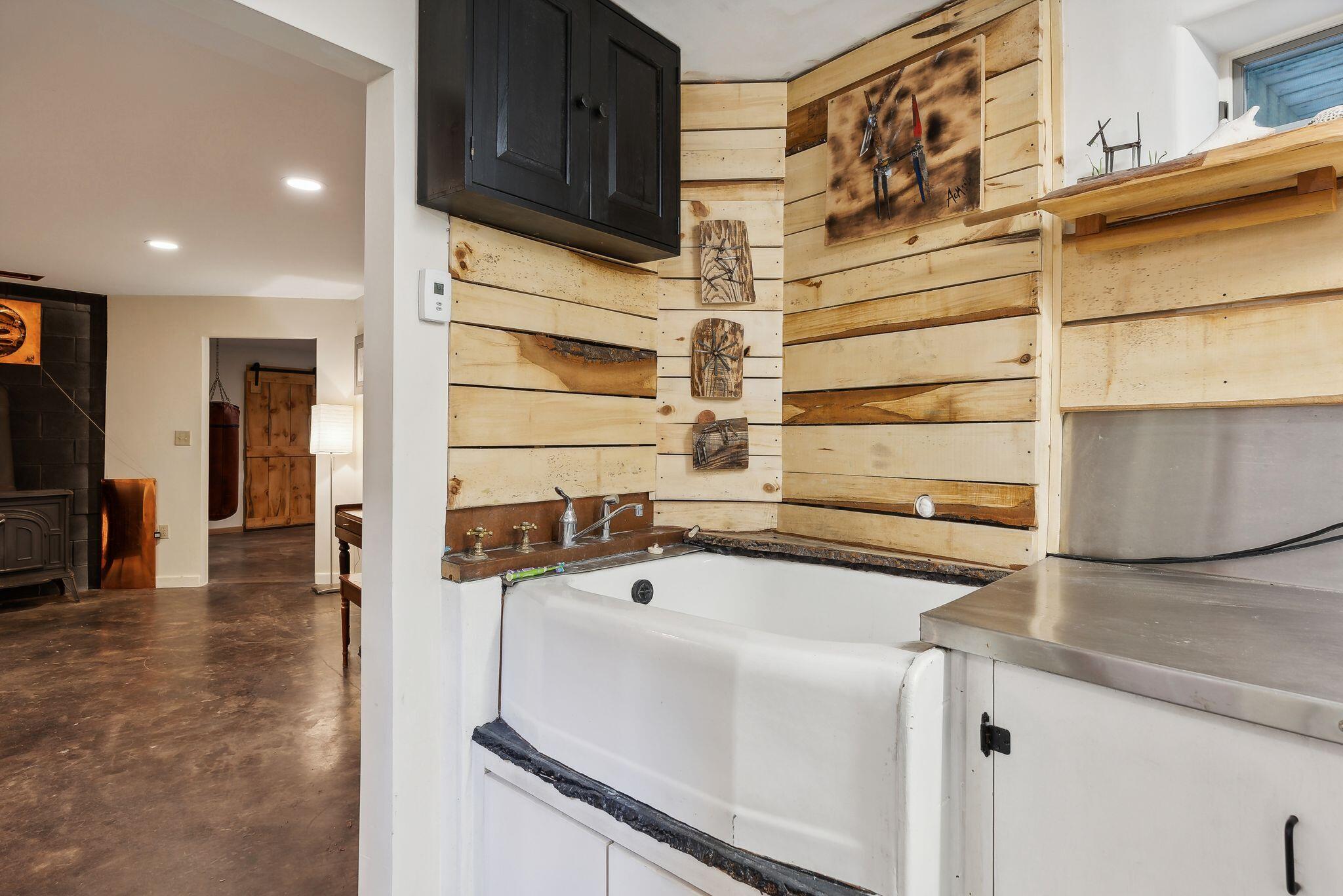 1363 Middle Road