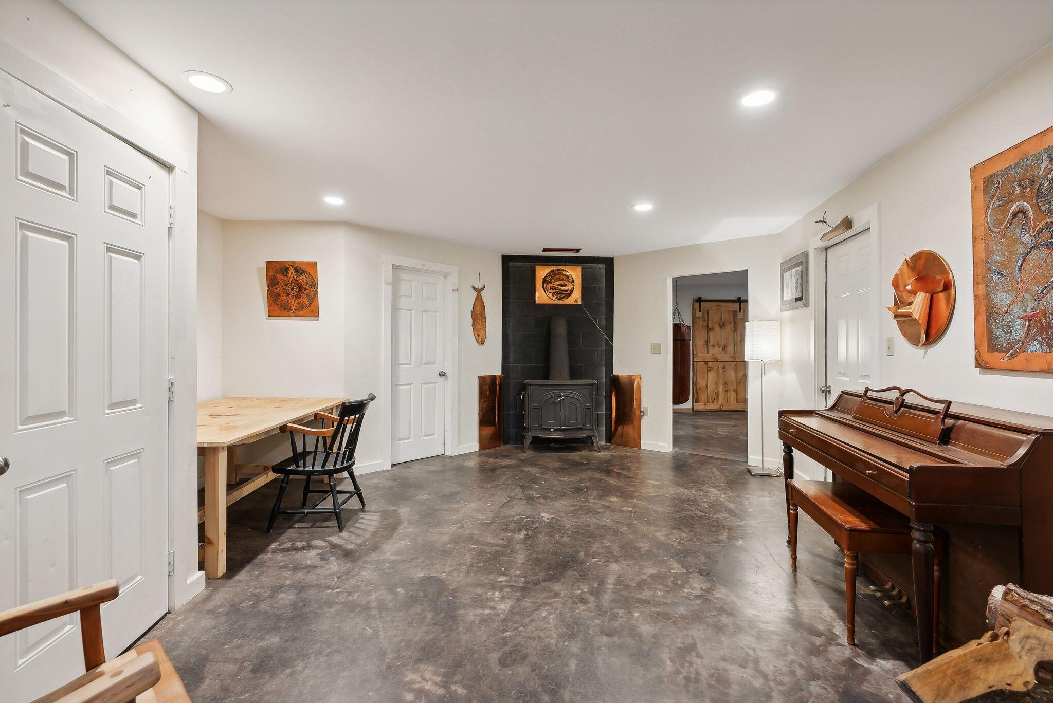 1363 Middle Road